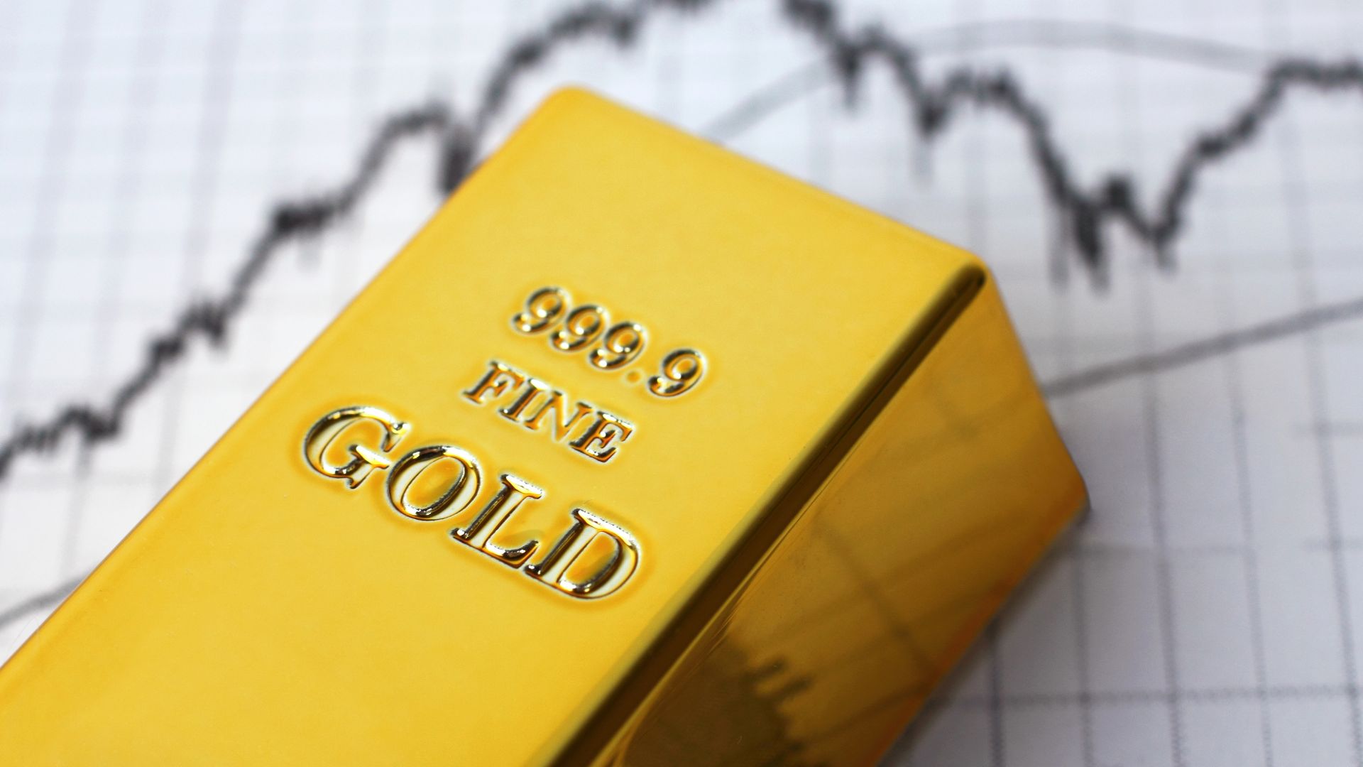 You are currently viewing Will Gold Prices Continue to Soar in 2023 as Investors Seek Safe Haven Amid Bank Failures?